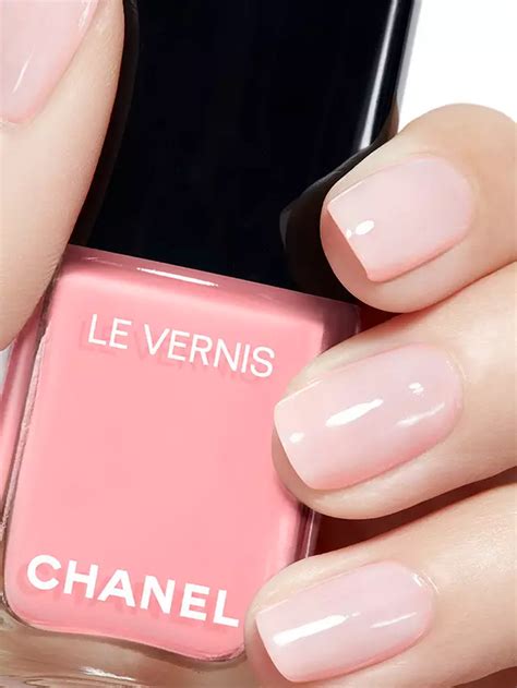 chanel skieuse nail